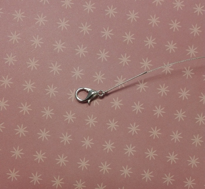 Technique de base pour créer des bijoux: astuce pour faire un noeud dans  votre fil élastique 