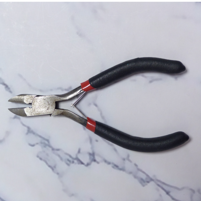 Pince à chaine pour créer des bijoux en fil aluminium